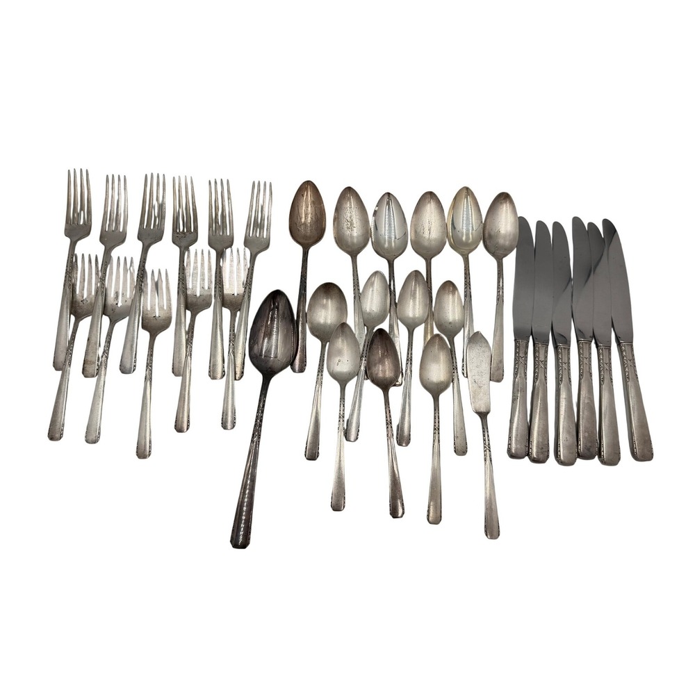 1881 Rogers Oneida Ltd Silverplate Flatware Lot 32 Pieces Forks Spoons Knives